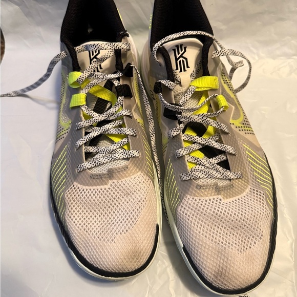 Nike Kyrie Flytrap White Volt size 13 - Picture 3 of 7